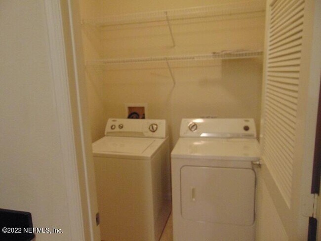 Foto del edificio - 8539 Gate Pkwy W