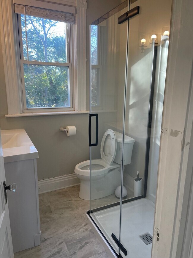 Bathroom #1 (New Shower + Vanity) - 3641 Edwards Rd