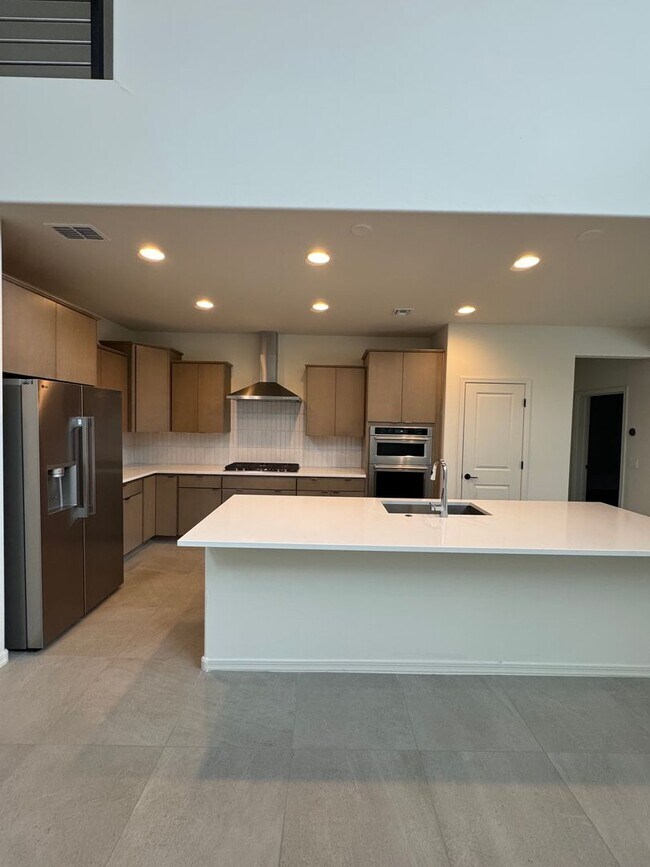 Building Photo - 17156 W Smoketree Dr