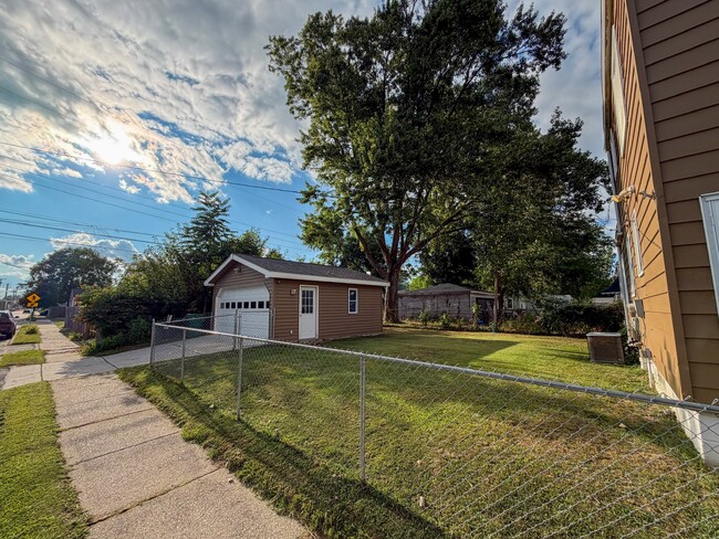 Building Photo - 2505 Bonner St