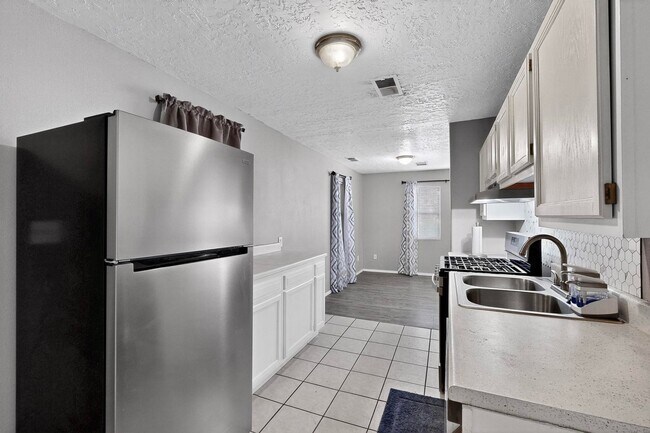 Foto del edificio - Historic Bungalow House 2/bd 1/ba 730/sf