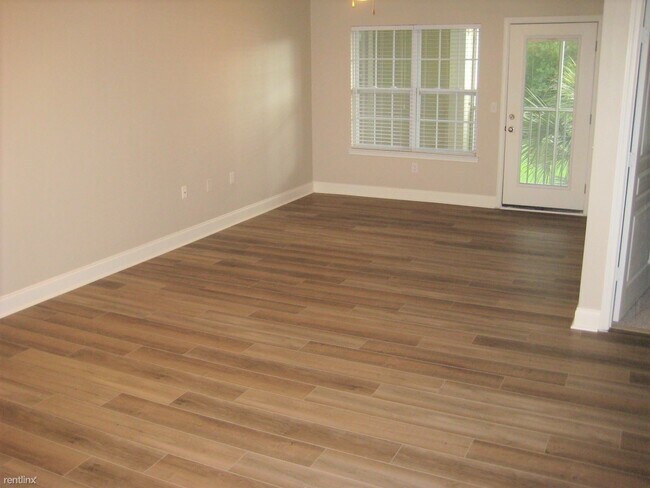 Building Photo - 1 br, 1 bath Condo - 1024 Basildon Rd