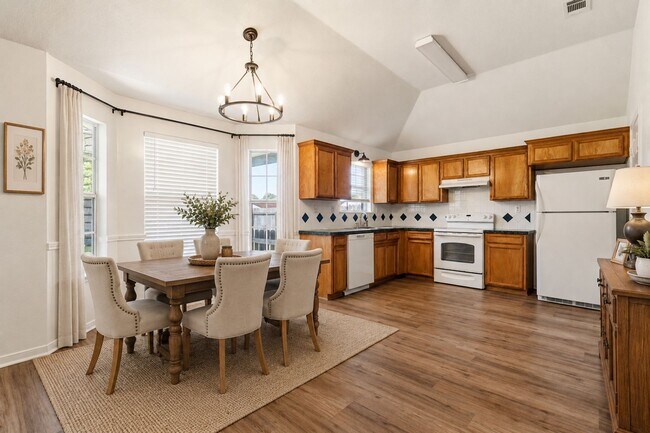 Building Photo - 2304 Sandstone Dr