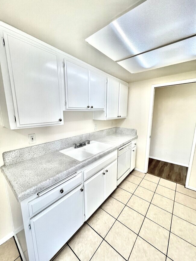 Foto del edificio - 590 W 24th St