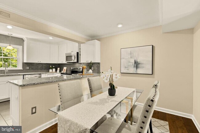 Foto del edificio - 8221 Dr Craik Ct