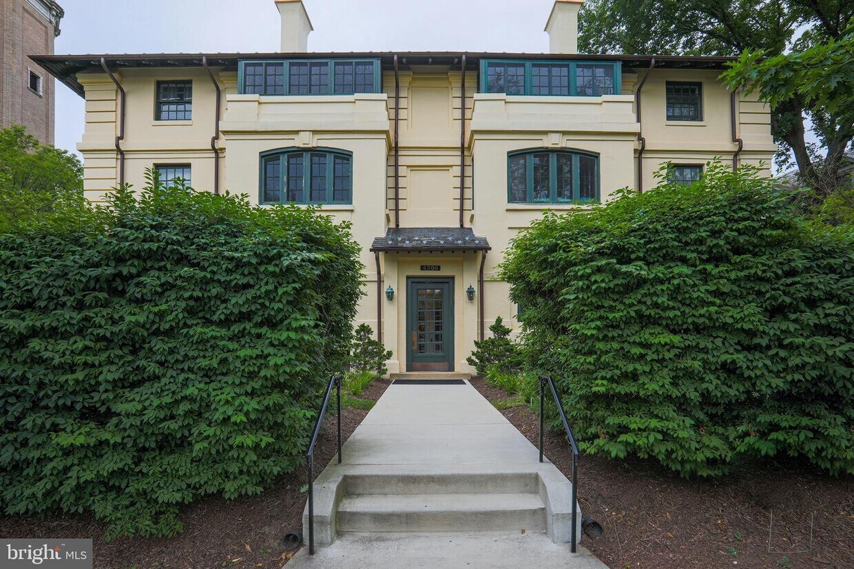 Primary Photo - 4300 Roland Ave