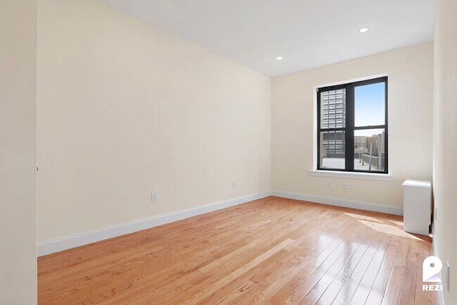 Building Photo - 720 W 172nd St