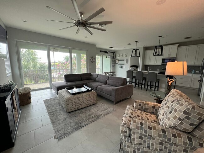 Living room/kitchen - 2318 Sawyers Hill Rd