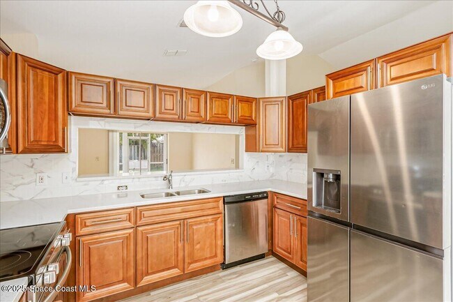 Building Photo - 6651 Fawn Ridge Dr