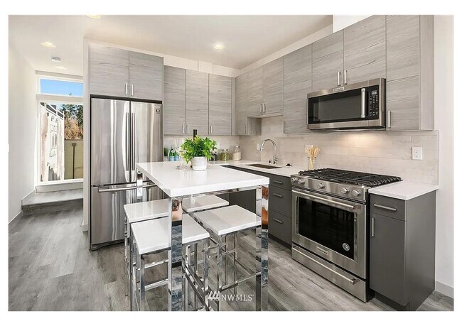 Foto del edificio - 9200 Roosevelt Way NE