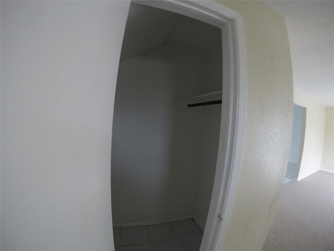 Building Photo - 205 Brookdale Dr