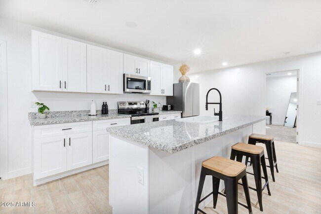 Foto del edificio - 341 S Mountain Rd