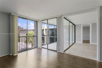 Building Photo - 501 SW 11th Pl