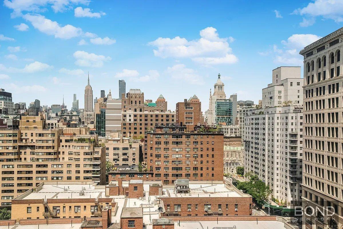 Foto principal - 60 E 8th St