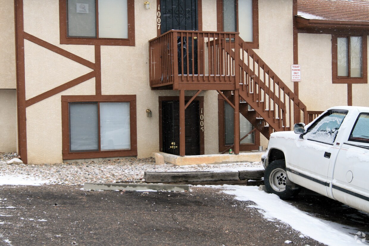 Primary Photo - 1005 Western Dr