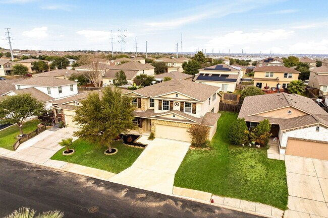 Foto del edificio - A Bright Open Home Built for Everyday Living and Easy Entertaining