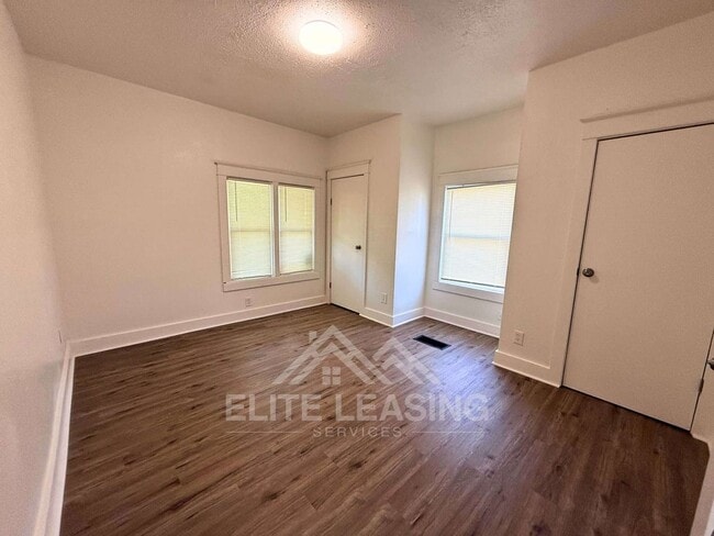 Building Photo - 1500 SW Van Buren St