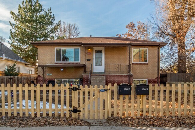 Charming Upper Unit Duplex in the Heart of... - Charming Upper Unit Duplex in the Heart of... Apartment
