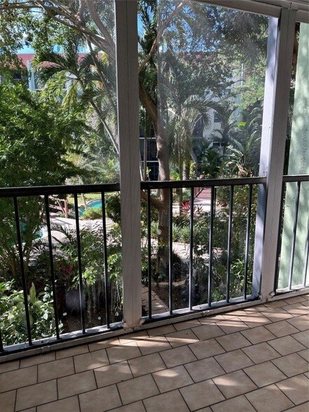 Foto del edificio - 5300 NE 24th Terrace