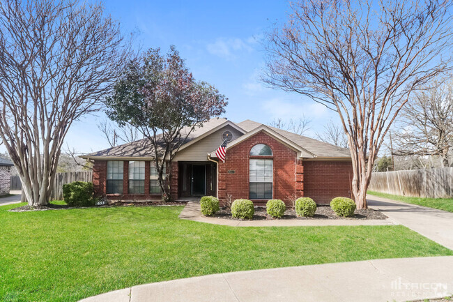 Building Photo - 653 Edgewood Dr