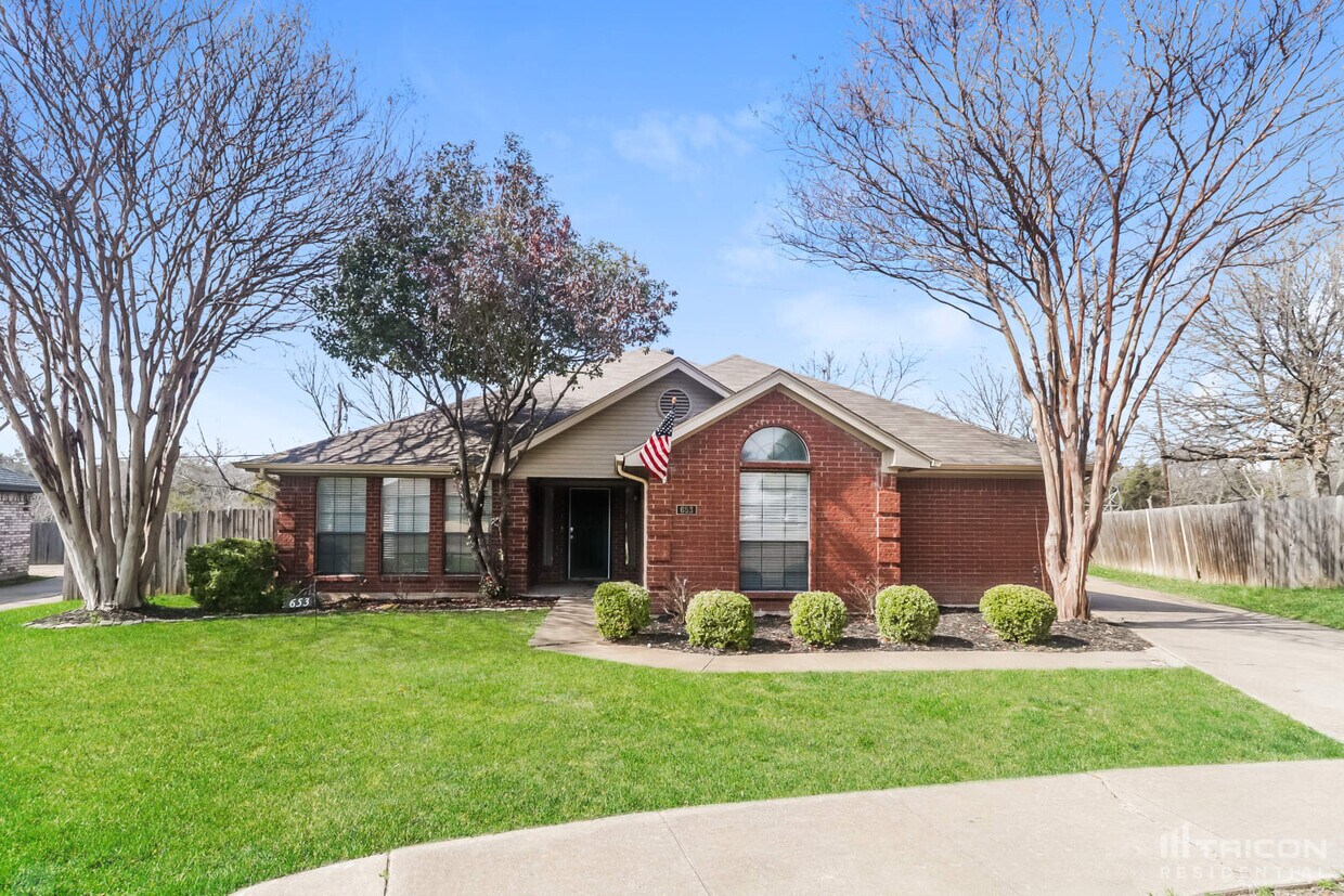 Foto principal - 653 Edgewood Dr