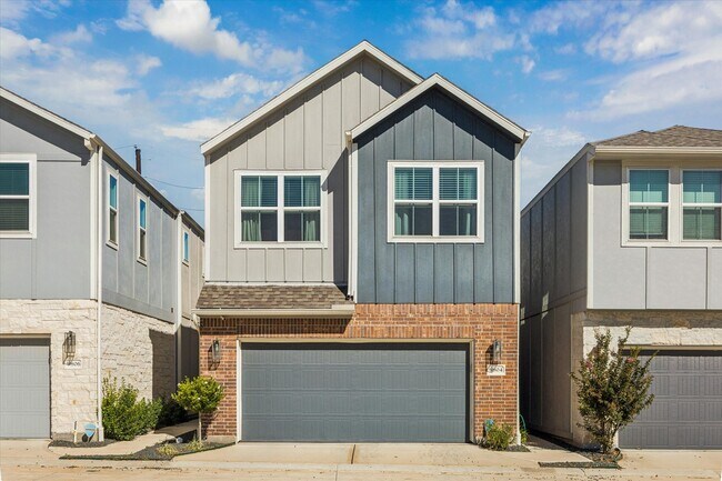 Foto del edificio - 9804 Rugged Oaks Dr