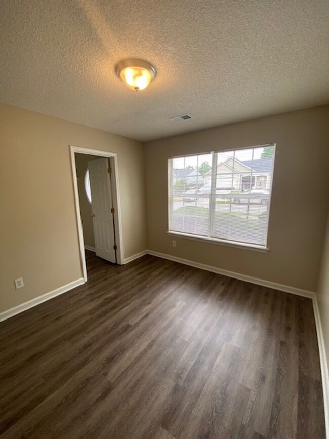 Building Photo - Charming 3-Bedroom Home in Oak Pointe – COMING IN JUNE!!!!!!!!!