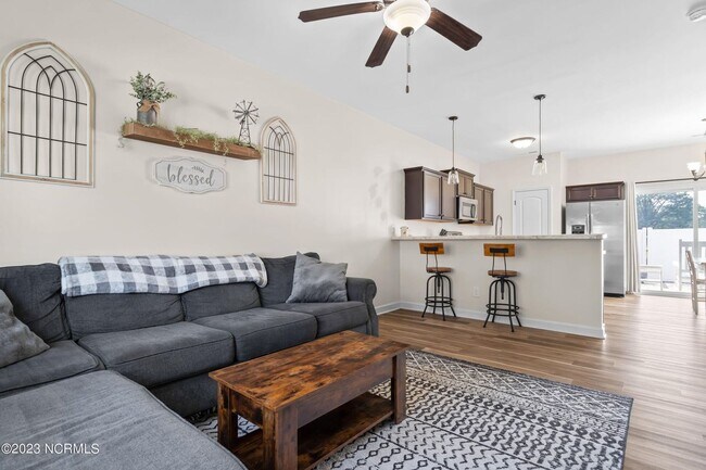 Foto del edificio - Modern Sneads Ferry Townhome with Private Fenced Yard
