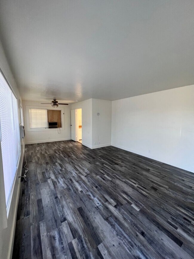 Foto del edificio - Spacious w/Large Yard!