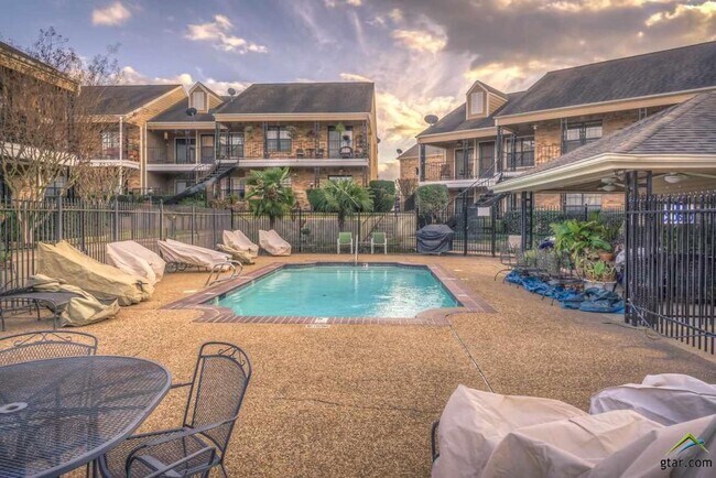 Foto del edificio - 400 W South Town Dr