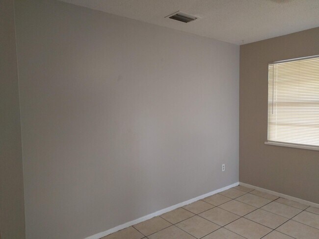 Building Photo - 302 Wilda Ave