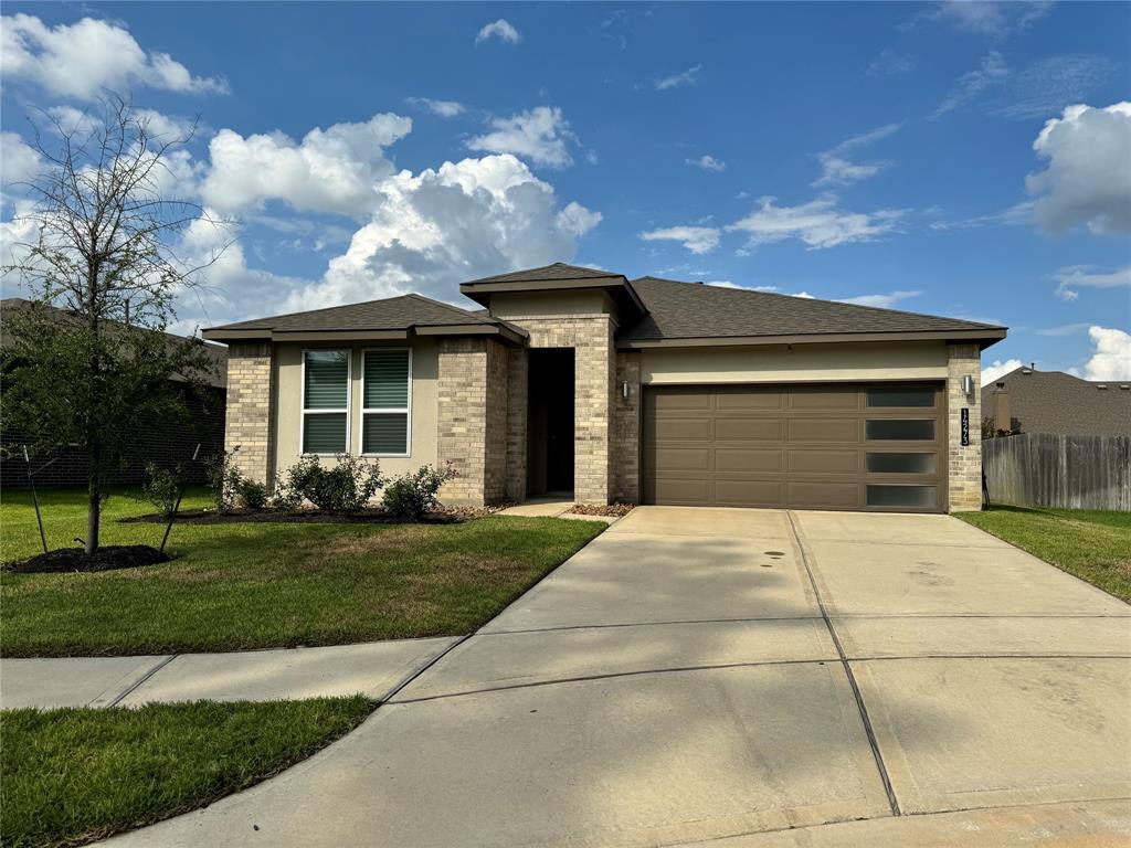 Primary Photo - 14273 Lake Lodge Dr