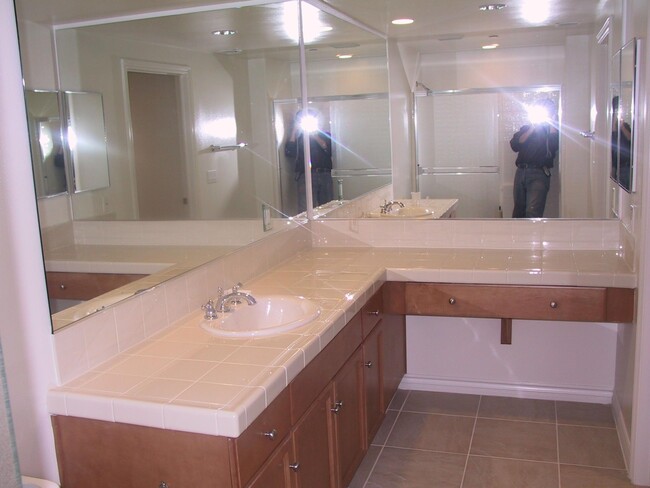 LARGE BATHROOMS - 5422 Hermitage Ave