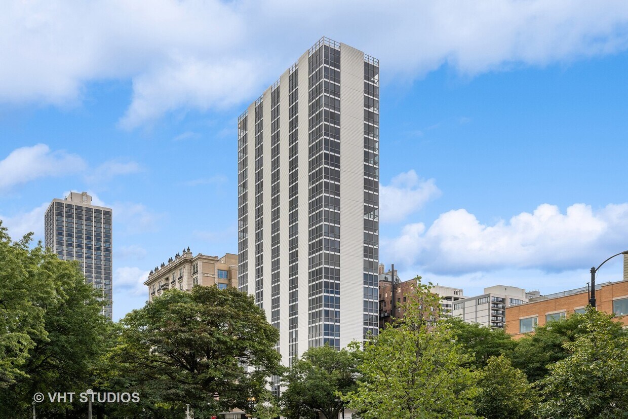 Foto principal - 1555 N Dearborn Pkwy