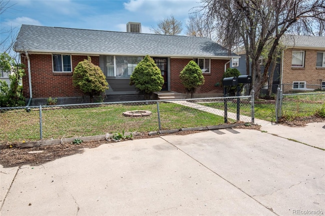 Building Photo - 1260 Brentwood St