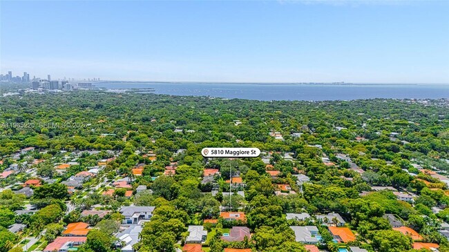 Foto del edificio - 5810 Maggiore St