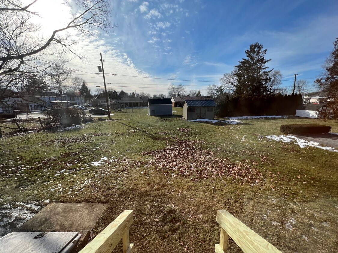Primary Photo - 3 Bedroom 3 Bath House Rental with Basemen...