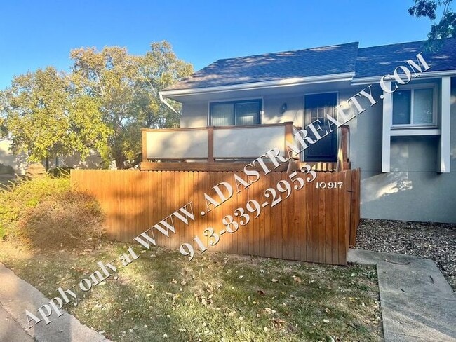 Building Photo - Remodled 2 Bed 2 Bath Townhome in Overland...
