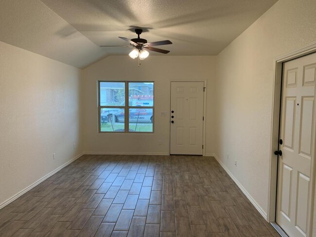 Living -Room - 2421 Alterman Dr