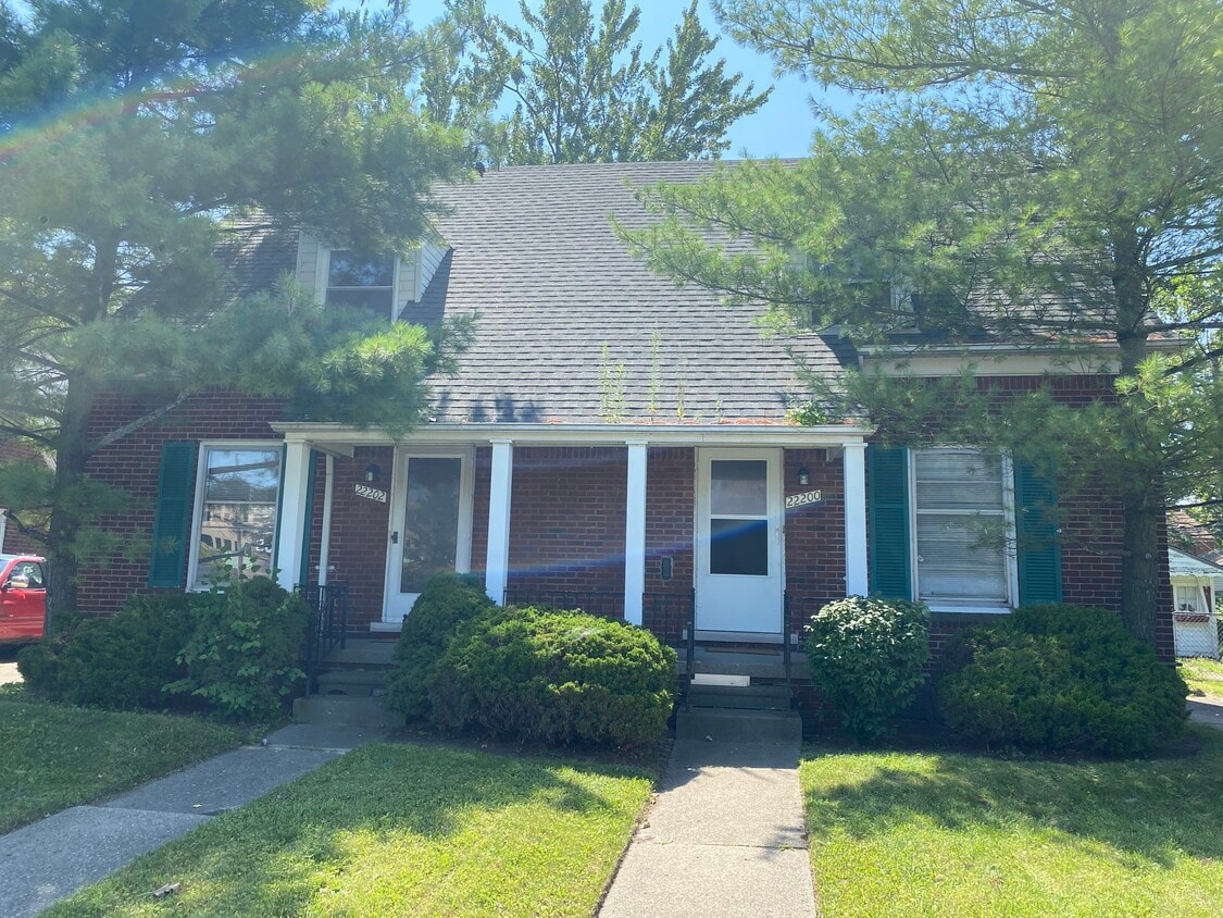 22200 Moross Rd, Grosse Pointe, MI 48236 Townhome Rentals in Grosse
