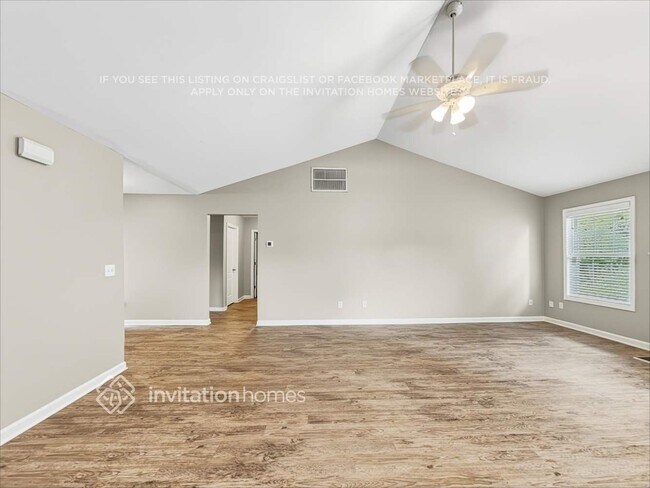 Foto del edificio - 4730 Camelot Dr