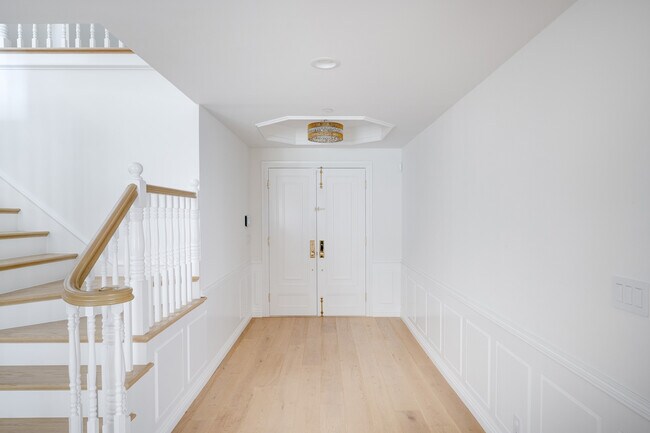 Building Photo - 3300 Vickers Dr