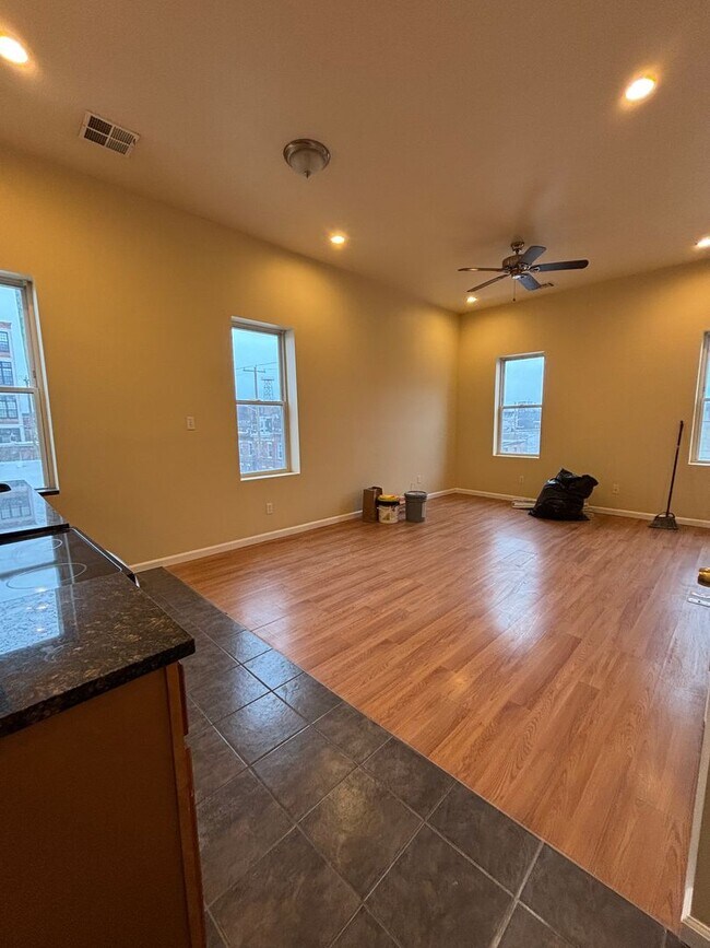 Foto del edificio - 2113 E Huntingdon St