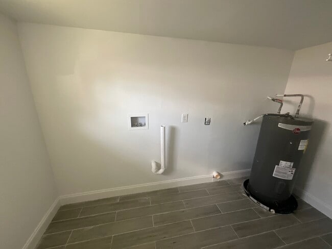 Building Photo - 5207 Behms Ct