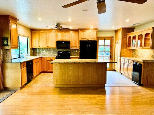 Foto del edificio - A rare lease opportunity in the sought-aft...