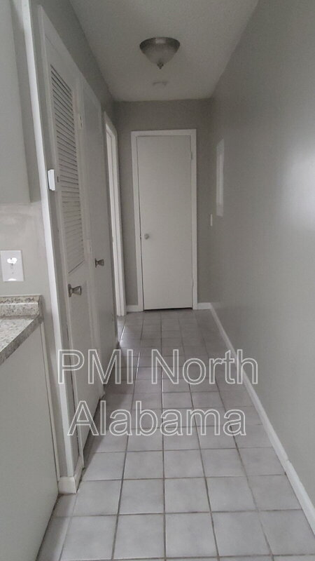 Building Photo - 4423 Bonnell Dr