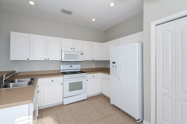Building Photo - 6748 Monarch Park Dr