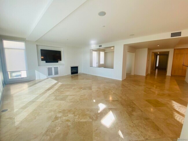 Building Photo - 5430 La Jolla Blvd