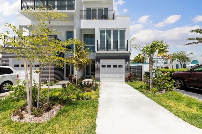 Building Photo - 4243 Bougainvilla Dr