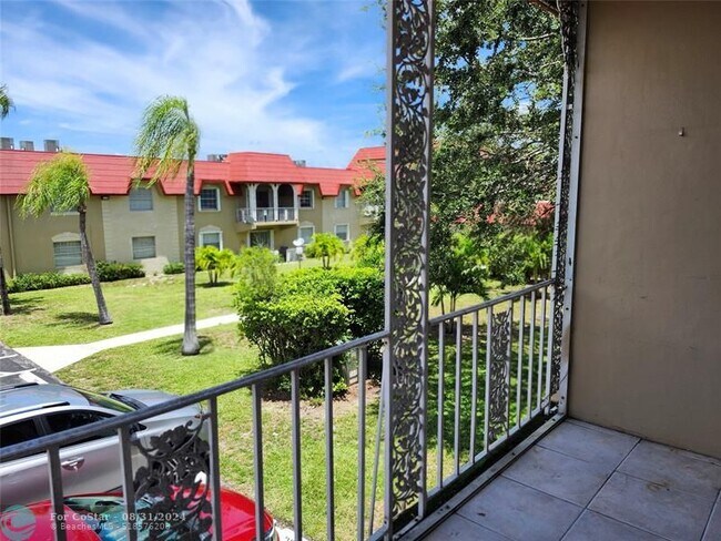 Building Photo - 475 SE 8th St